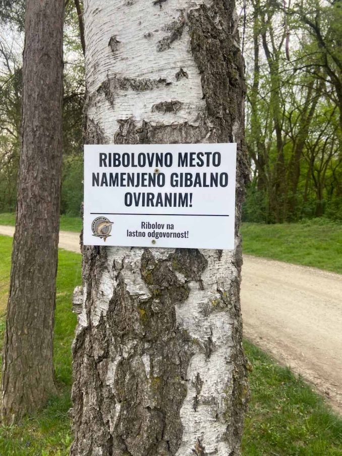 Urejena dva mesta za gibalno ovirane